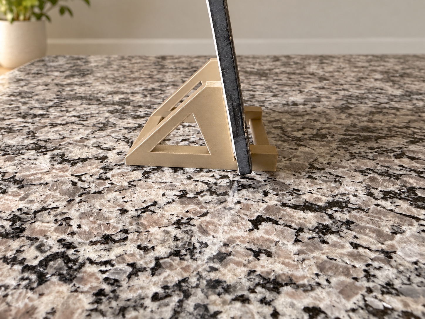 Side view of the real ceramic tile supported by its open triangular 3D-printed display stand